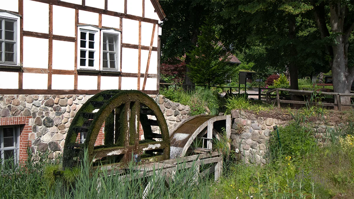 Altes Mühlrad an der Boltenmühle