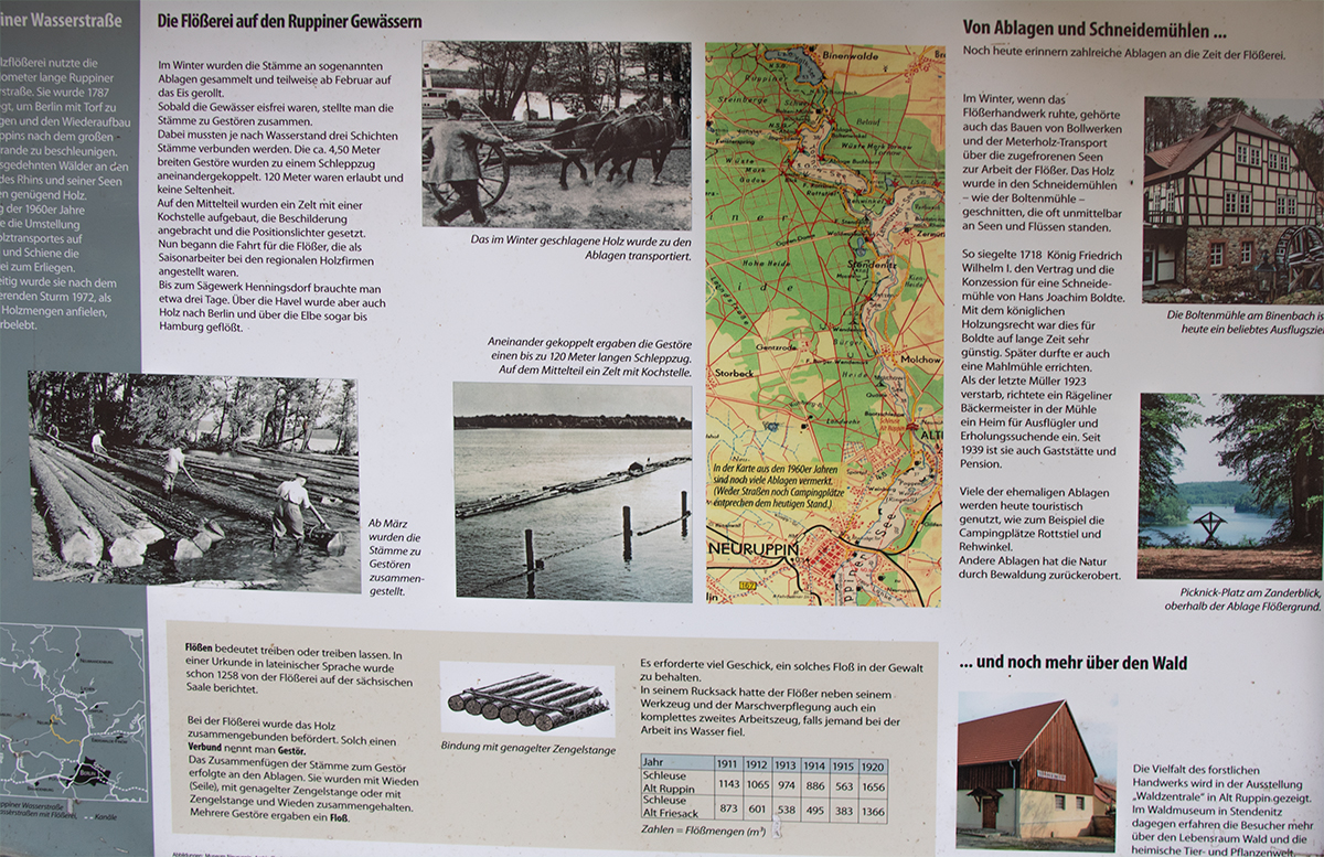 Infotafel zur Flößerei auf den Ruppiner Gewässern mit historischen Fotos, Karte und Informationen zu Ablagen, Schneidemühlen und Holztransport.